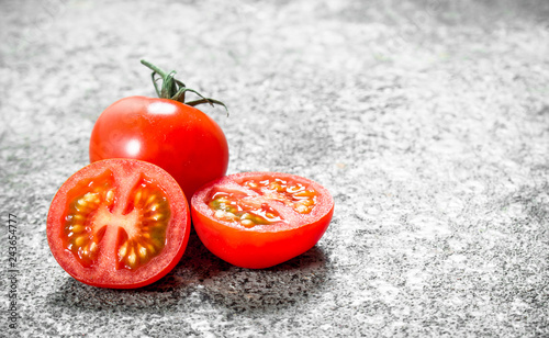 Fresh ripe tomatoes .