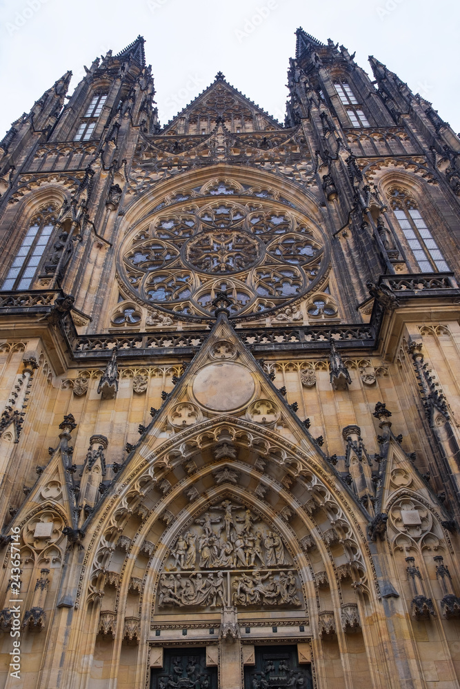 Fassade des Veitsdoms in Prag