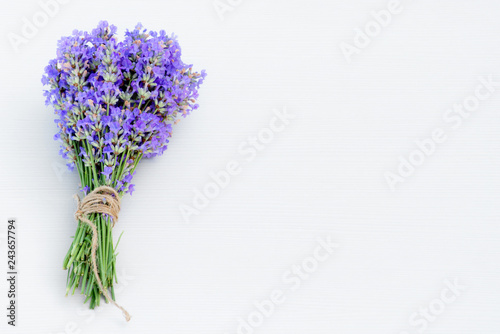 Fototapeta Naklejka Na Ścianę i Meble -  Fresh bouquet of lavender tied up with brown hemp on white wooden background.