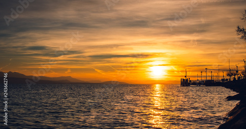 Stimmungsvoller Sonnenuntergang am Genfer See, Lausanne