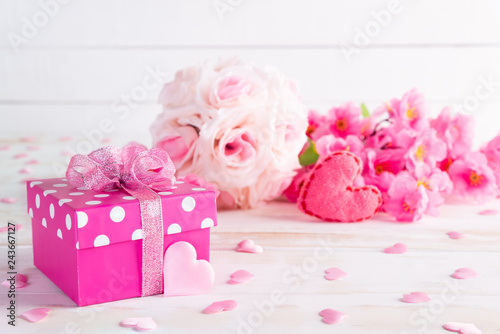 Fototapeta Naklejka Na Ścianę i Meble -  Valentines day and love concept. Pink gift box with handmade red heart and flowers on wooden block on white wooden background.