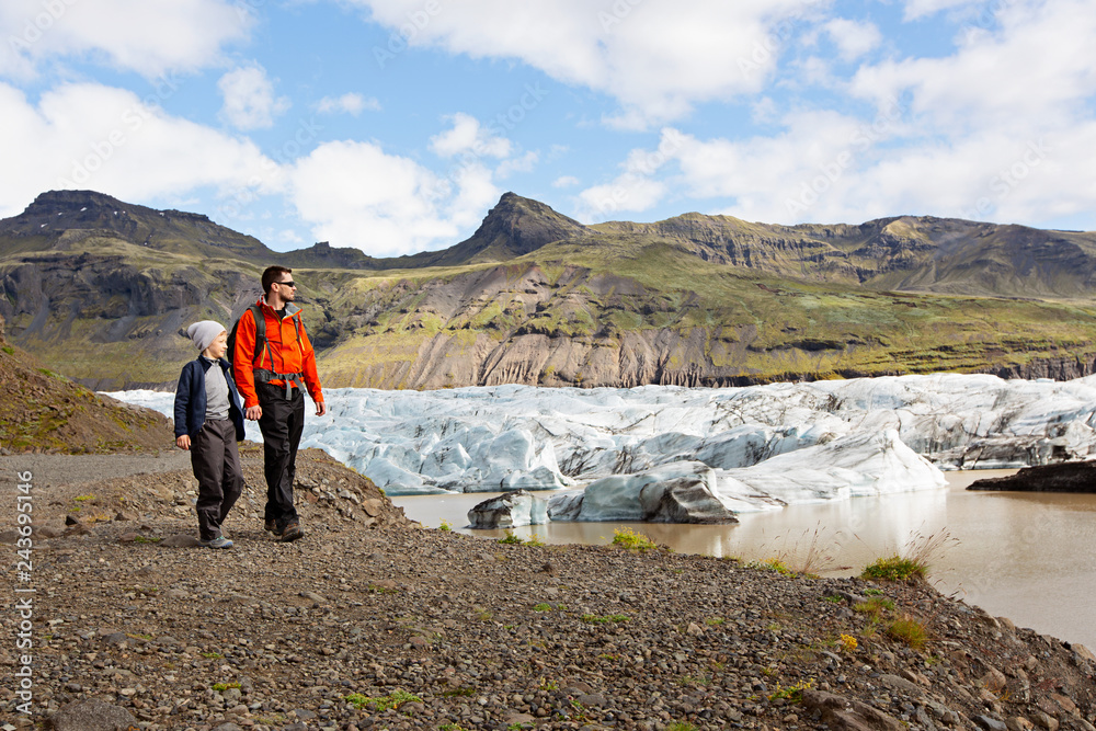 Fototapeta premium family in iceland