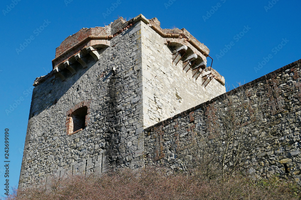 Fortificazioni della città di Genova: le rovine del Forte Fratello Minore.