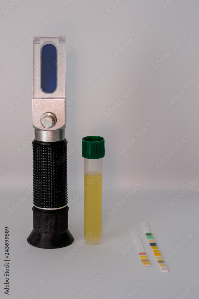 urine sample, refractometer and urinary strips StockFoto Adobe Stock