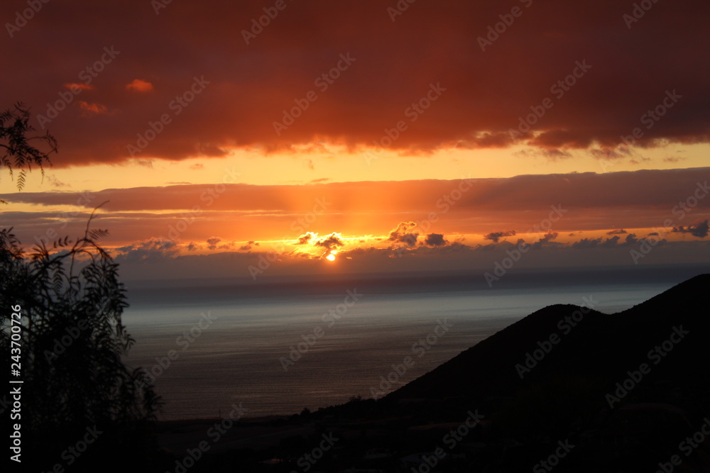 Schöner Sonnenuntergang am Meer Schöner Sonnenuntergang am Meer