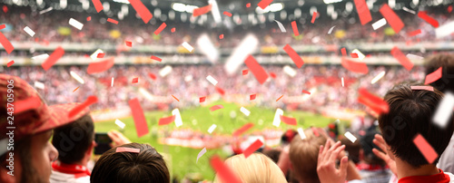 Begeisterte Fußball-Fans im Stadion | XXL Panorama