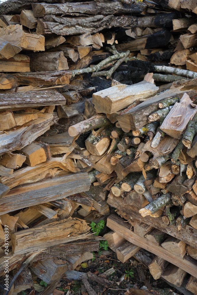 Holz - Brennholz gestapelt Holz - Brennholz gestapelt