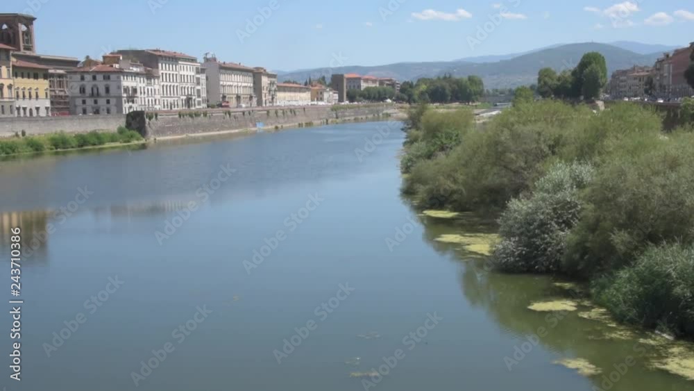 Panorama del fiume Arno a Firenze Toscana visto dal Ponte Vecchio Panorama del fiume Arno a Firenze Toscana visto dal Ponte Vecchio