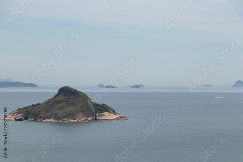 Paisagem natural de ilhas no mar 