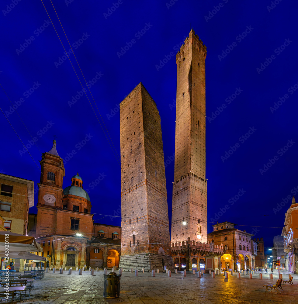 The most famous of the towers of Bologna are the central 