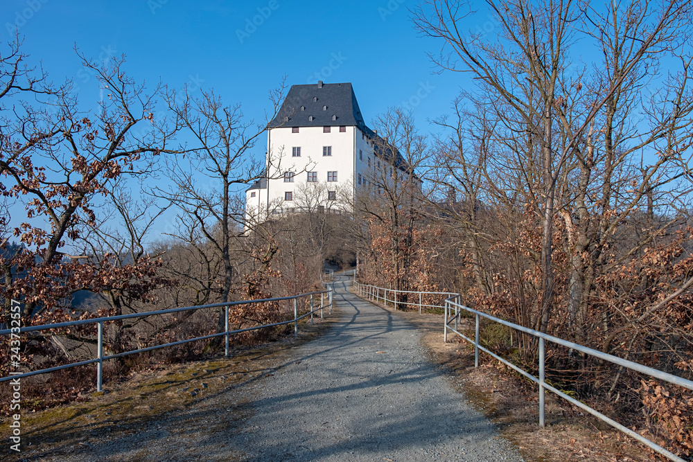 Blick von Süden auf Schloss Burgk