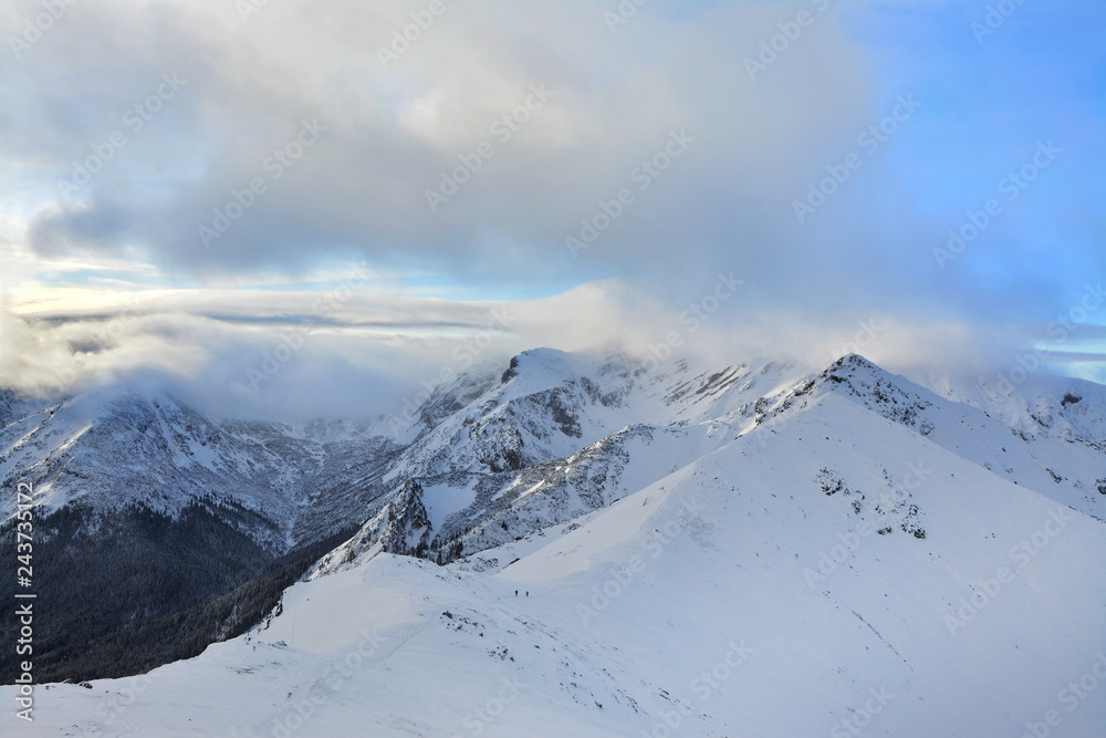 Górskie szczyty w zimie, Polska