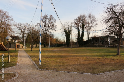 Blick auf den Schlossgarten Zentrum von Abensberg in Bayern photo