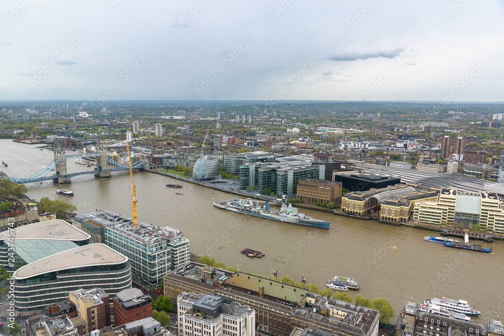 Obraz premium Aerial view of the river Thames in London