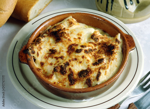 Cazuela con canelones gratinados