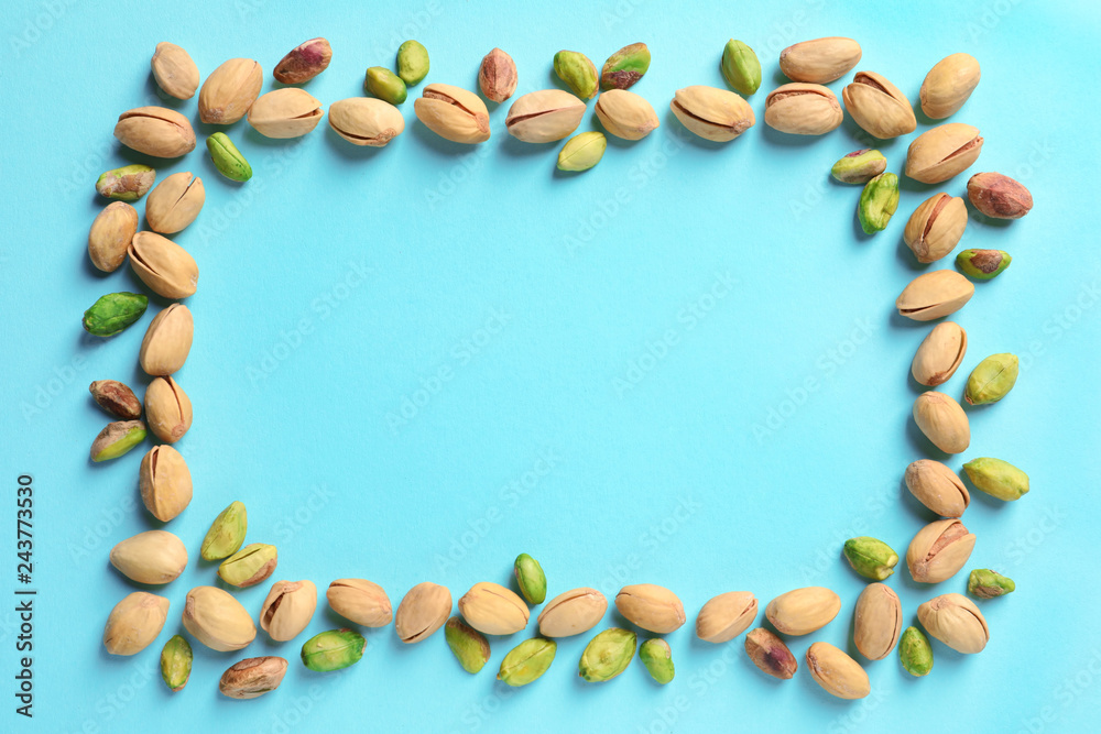 Obraz premium Frame made of organic pistachio nuts, flat lay. Space for text