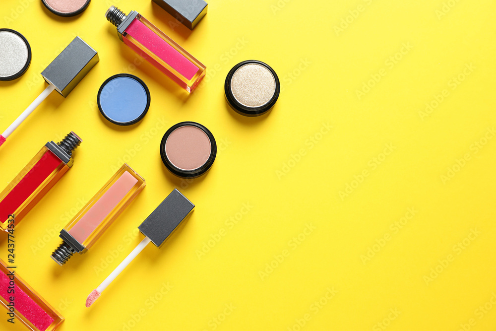 Obraz premium Composition with lipsticks on color background, flat lay. Space for text