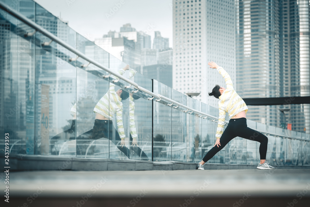 Young asian woman doing excusice in the city Young asian woman doing excusice in the city