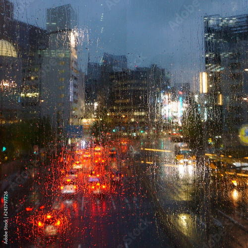 Canvas Print Rainy evening in the city. Raindrops on glass