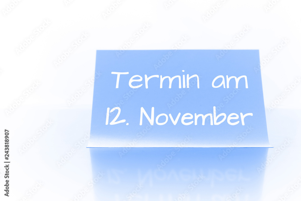 Termin am 12. November - blauer Zettel mit Notiz Termin am 12. November - blauer Zettel mit Notiz