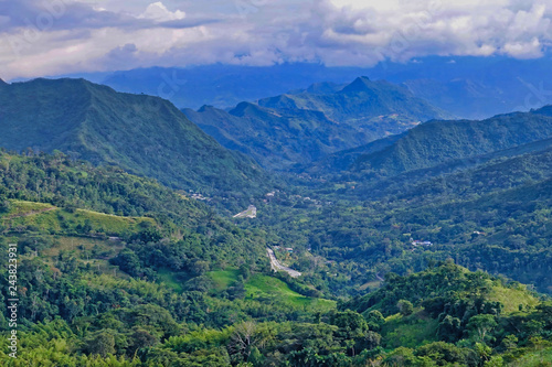 Fototapeta Naklejka Na Ścianę i Meble -  Hügel und Berge in Kolumbien