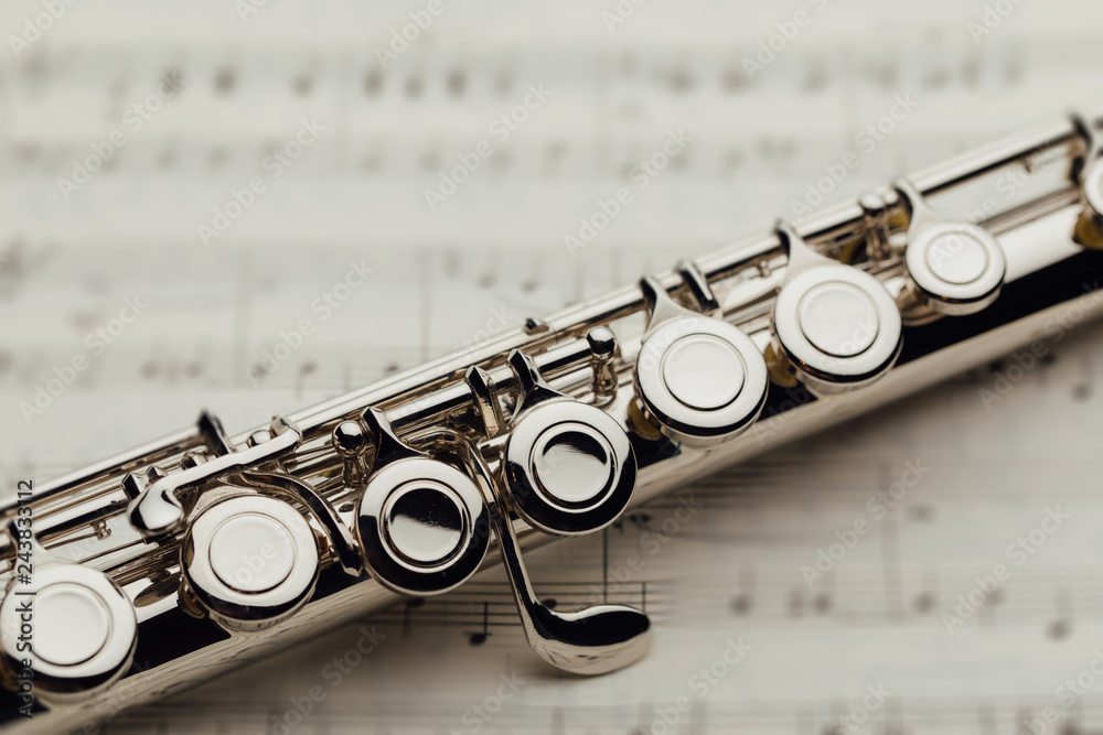 Fototapeta premium transverse flute on music sheet