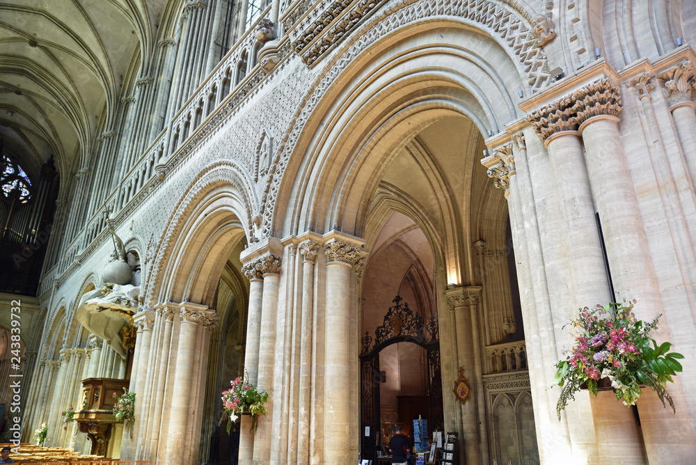 Nef de la cathédrale de Bayeux, France
