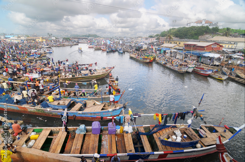 Elmina fishing fleet in Ghana
 - obrazy, fototapety, plakaty 