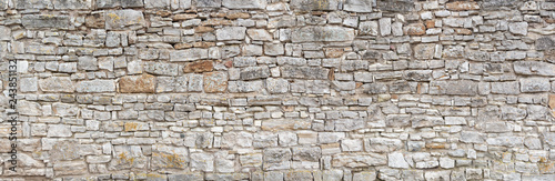 Fotobehang Panorama - Alte graue Mauer aus groben, vielen kleinen, rechteckig gehauenen Nat