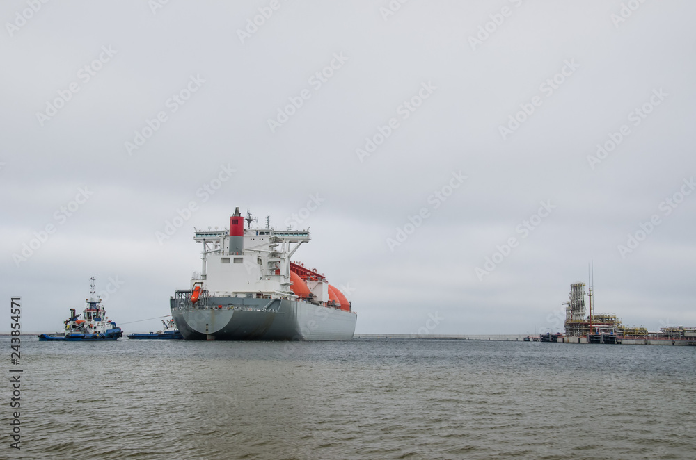 LNG TANKER - Ship and tugs are maneuvering at the gas terminal in Swinoujscie