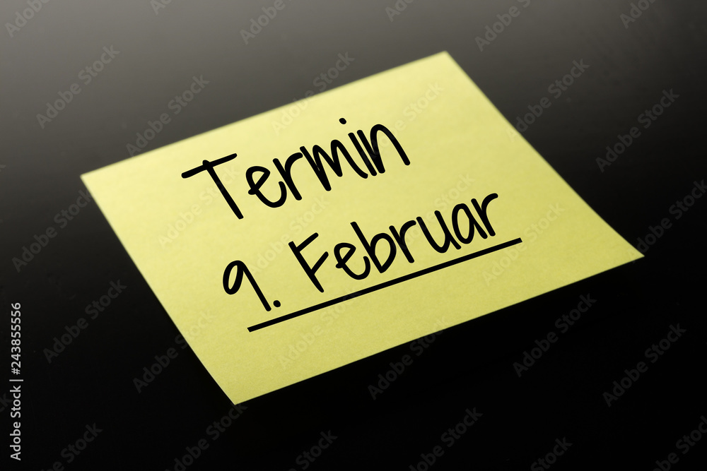 Termin 9. Februar - gelber Notizzettel dunkler Hintergrund
