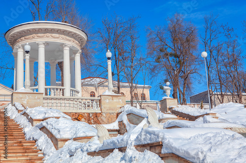 Tableau sur toile winter in urban park,white gazebo on the top