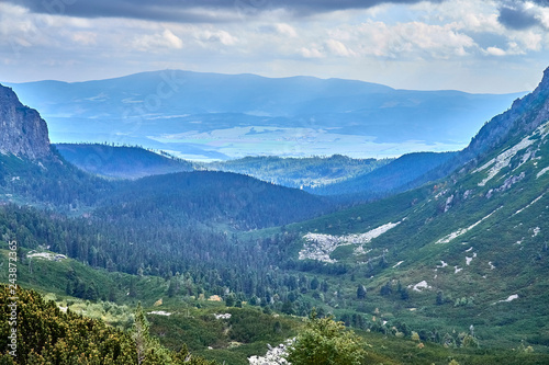 Fototapeta Naklejka Na Ścianę i Meble -  Beautiful panoramic view of the High Tatras mountains in the early autumn, Slovakia.