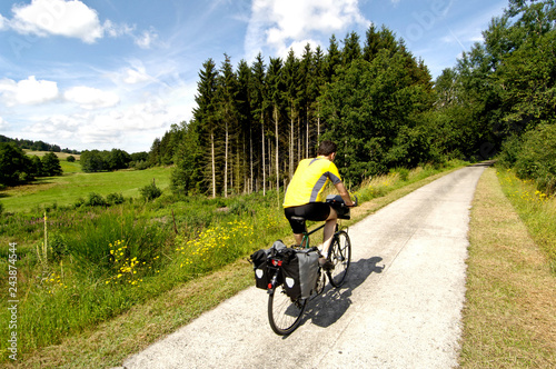 chemin ravel promenade cycliste promeneur paysage velo VTT