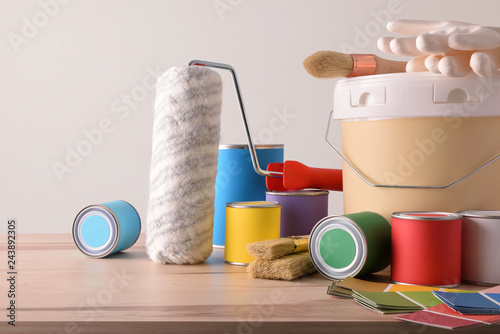 Fototapeta Naklejka Na Ścianę i Meble -  Table with painting tools for home white wall background detail