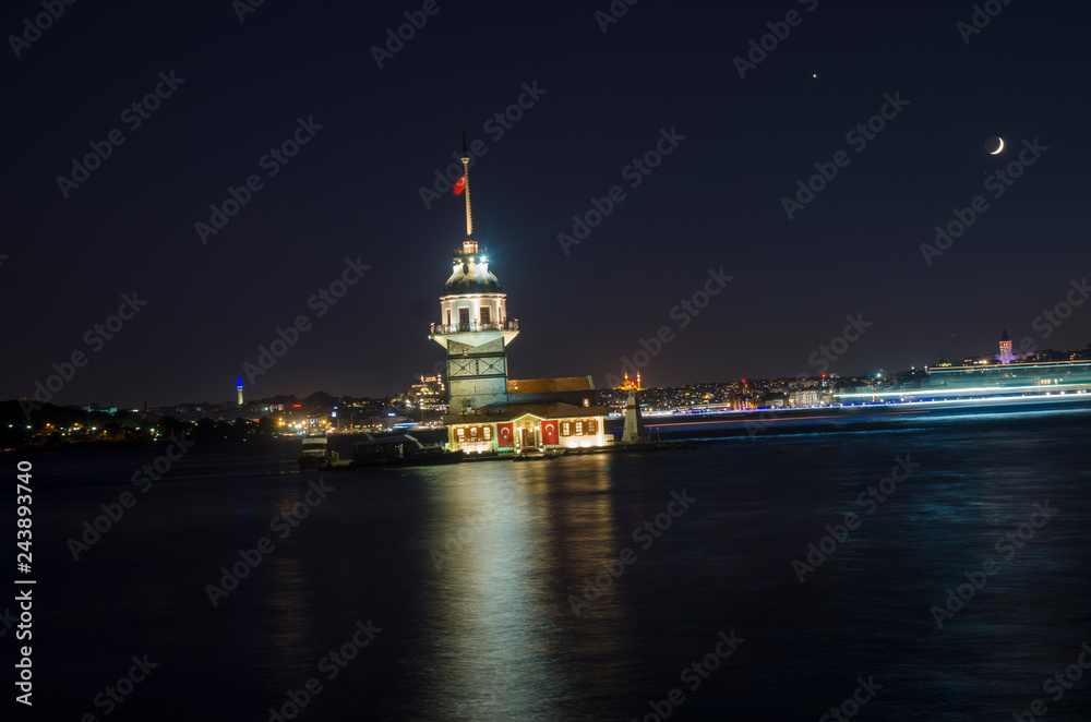 Fototapeta premium Maidens Tower in Uskudar