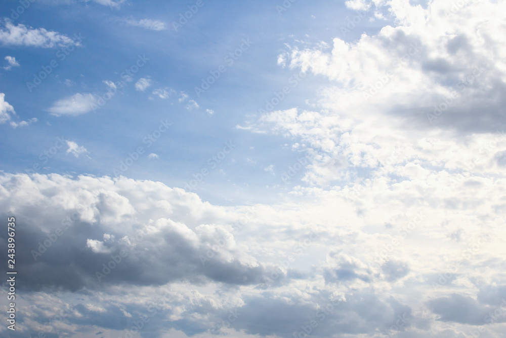 Obraz premium Fantastic soft white clouds against blue sky