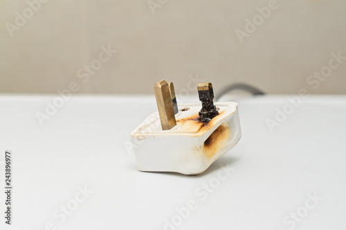 Cuadro en lienzo Burned 250V uk style socket and converter
