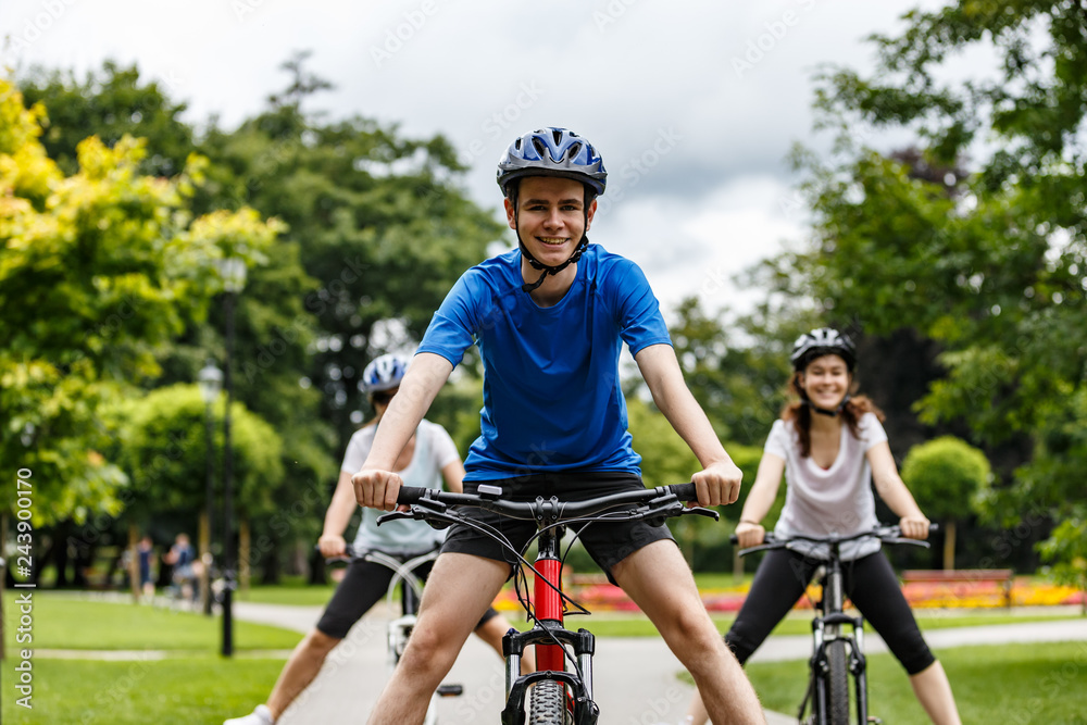 Fototapeta premium Healthy lifestyle - people riding bicycles in city park