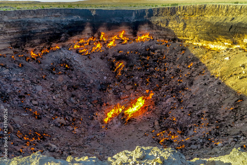 Darvaza Gas Crater Pit 06 photo