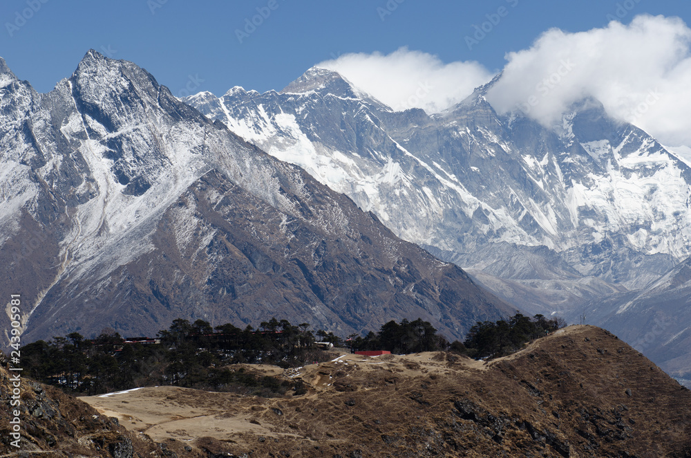 Everest View Hotel vor Mount Everest