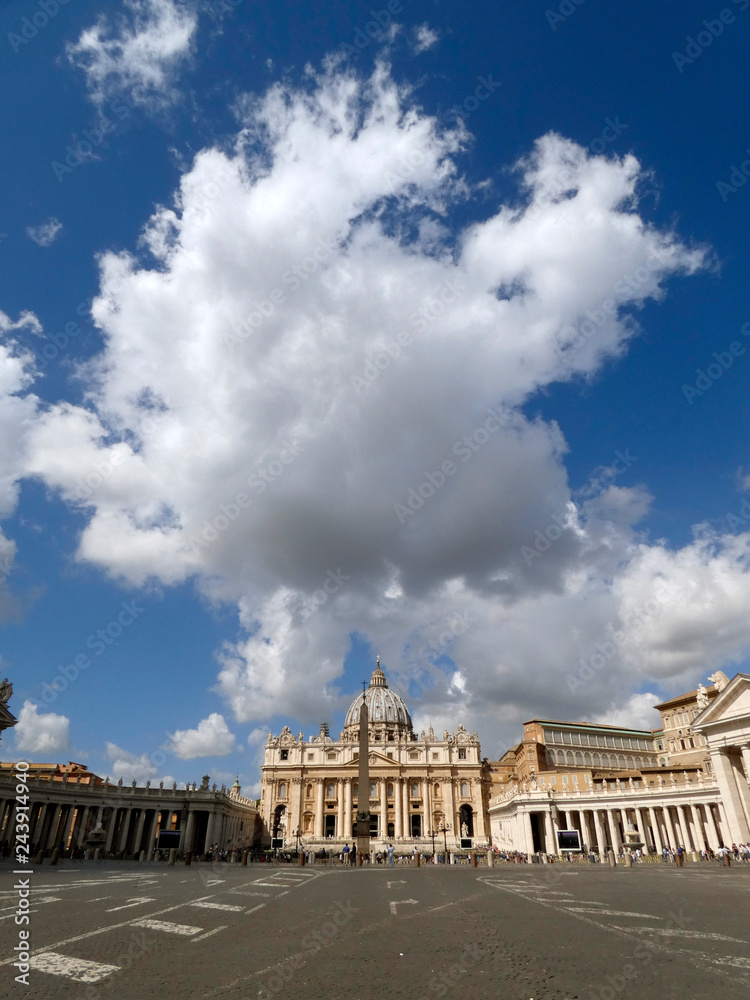 Obraz premium Museos Vaticanos, plaza y Basílica de San Pedro, Roma, Italia.