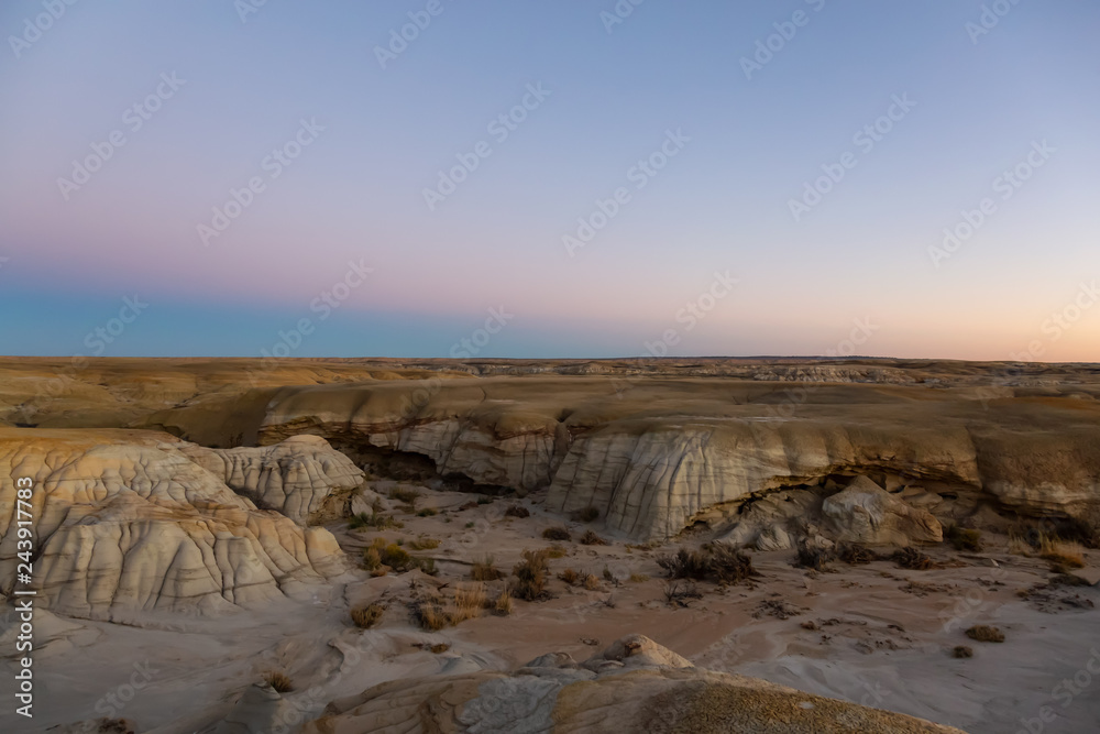 Obraz premium Panoramic landscape view of unique rock formation in the desert of New Mexico, United States of America.