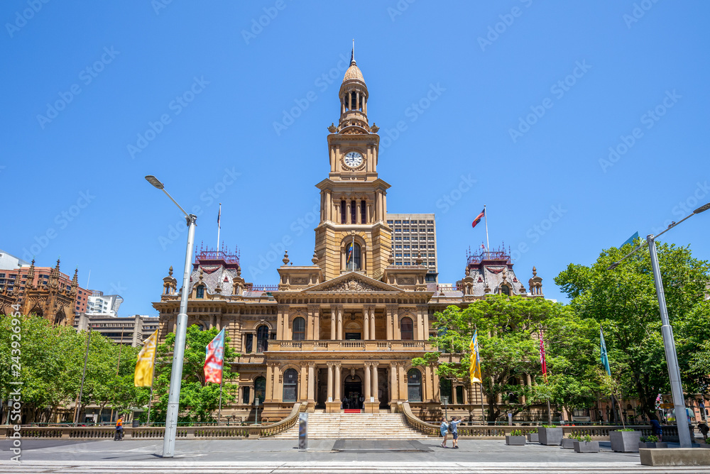 Obraz premium Sydney Town Hall in sydney central business district
