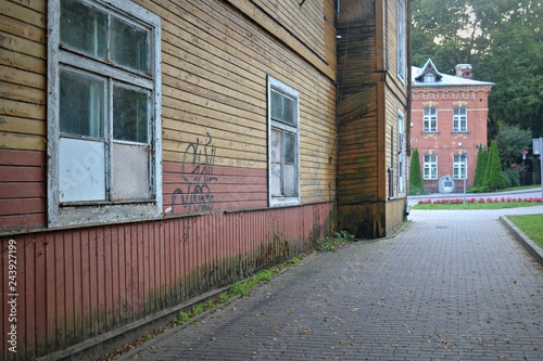 Drewniany budynek, Polska