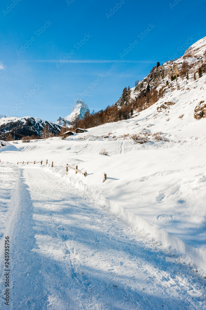Zermatt, Furi, Zmutt, Zmuttbach, zum See, Winter, Wintersport, Winterwanderung, Wallis, Walliser Dorf,  Alpen, Schweiz