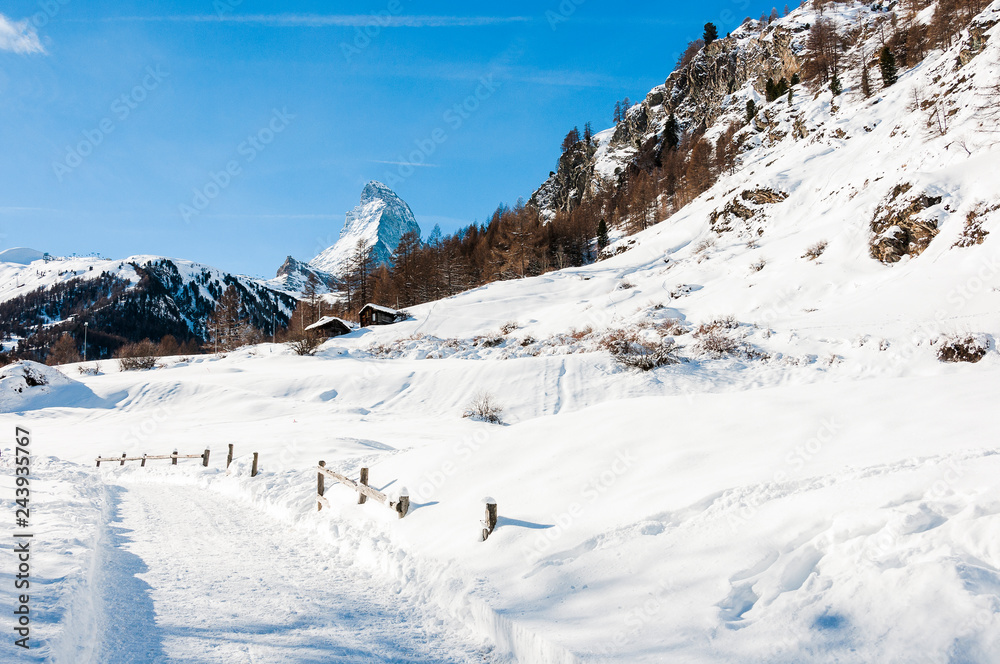 Zermatt, Furi, Zmutt, Zmuttbach, Winter, Winterwanderweg, Matterhorn, Alpen, Wallis, Walliser Berge, Walliser Dorf, Schweiz