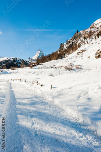 Zermatt, Furi, Zmutt, Zmuttbach, zum See, Winter, Wintersport, Winterwanderung, Wallis, Walliser Dorf,  Alpen, Schweiz © bill_17