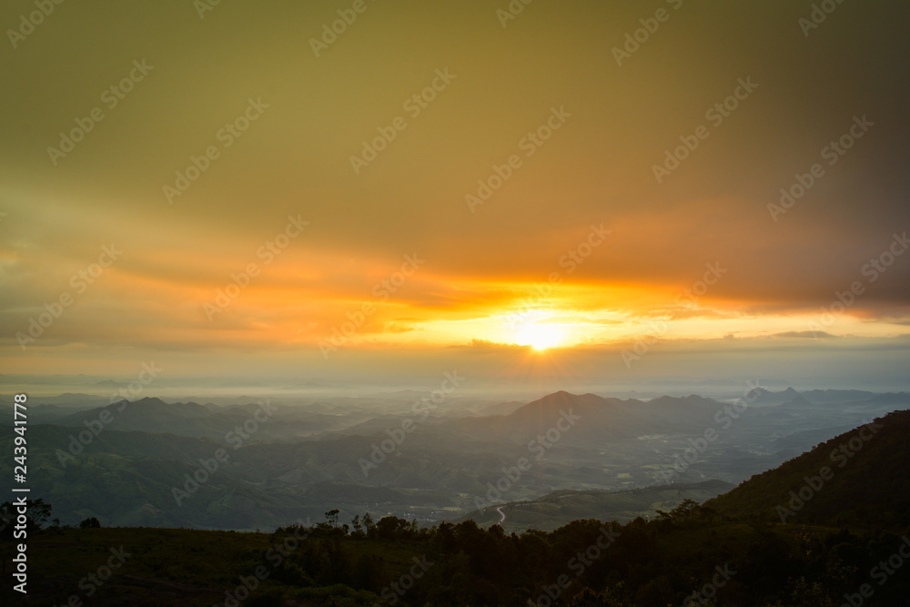 Naklejka premium sunrise on hill mountain nature beautiful sunrise or sunset