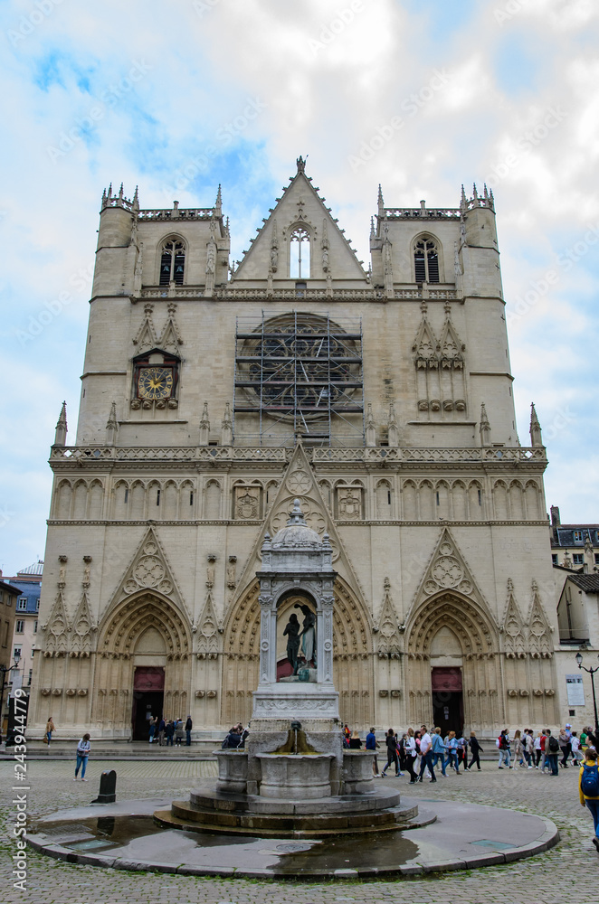 Cathédrale Saint-Jean-Baptiste, Lyon, France.